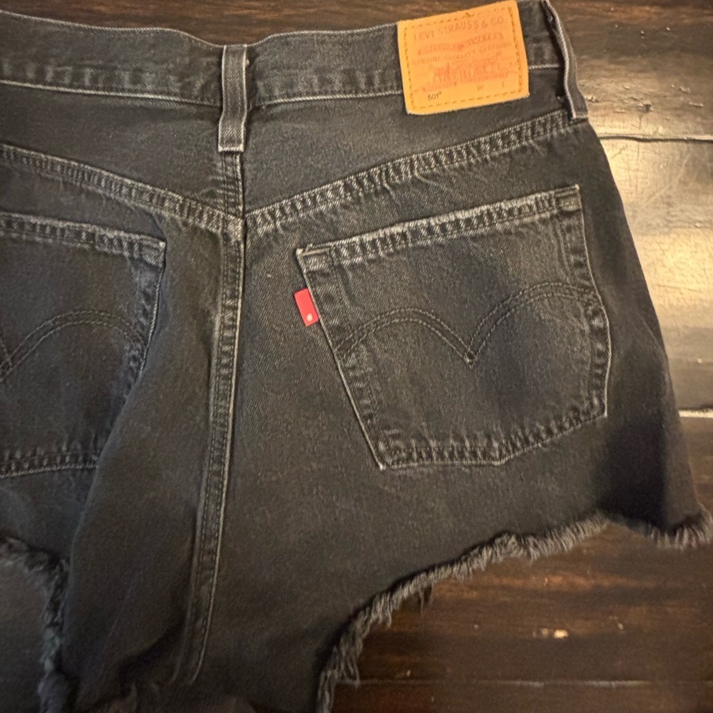 Levi's Black Denim Cutoff button fly Shorts with Frayed Hem - size 30 - Picture 7 of 10